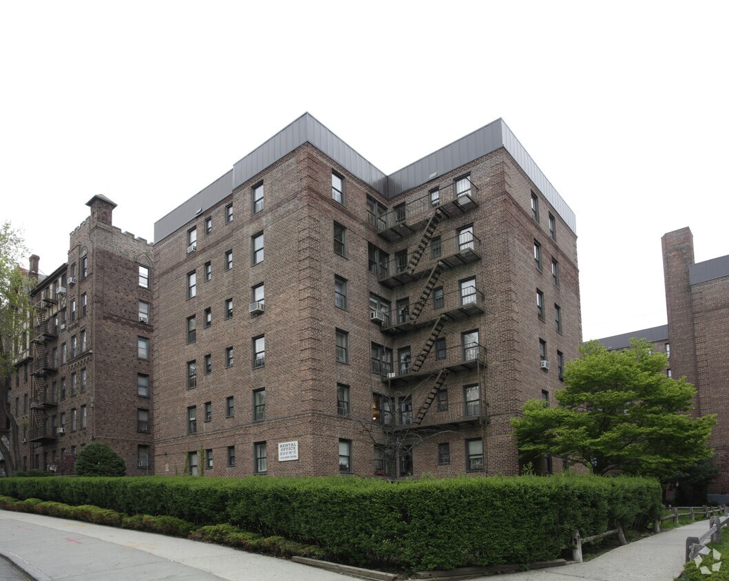 Primary Photo - Kew Plaza