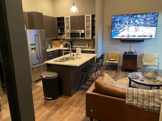 Cocina amueblada y sala de estar - 905 9th Street