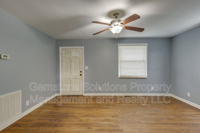 Building Photo - 2403 Hammond Dr