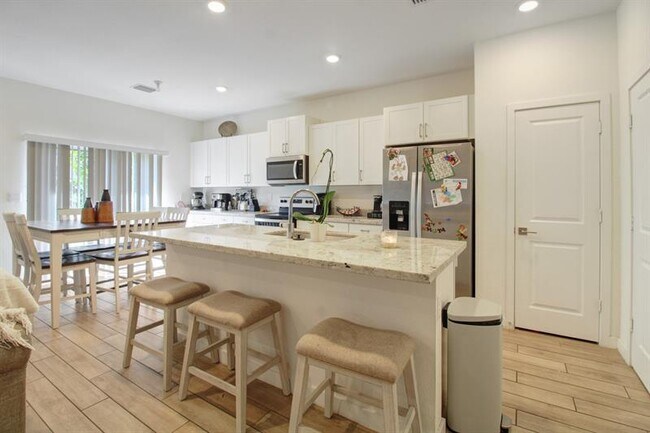 Foto del edificio - 826 SE 17th St