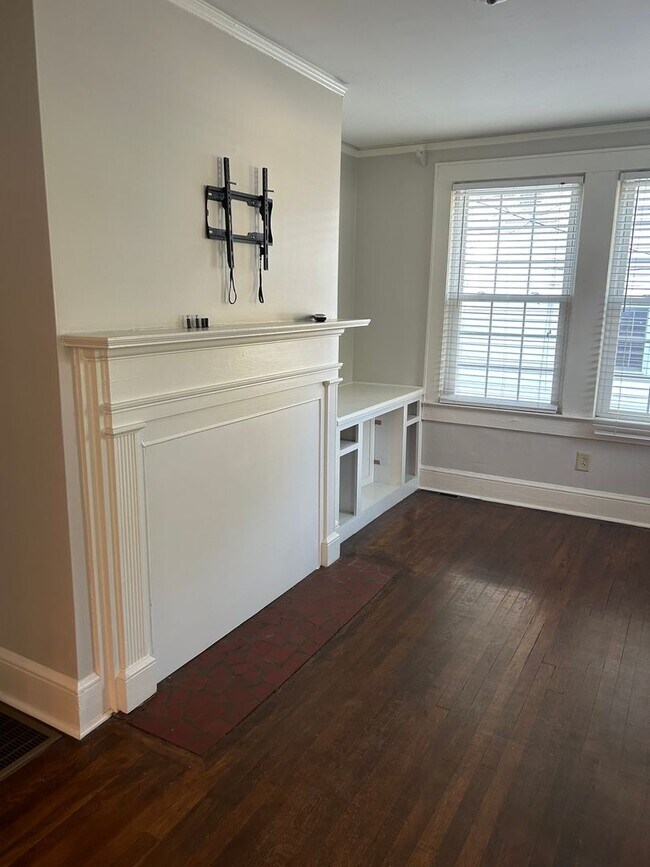Building Photo - Greenville, 3BD/1BA, 1024+/-SF
