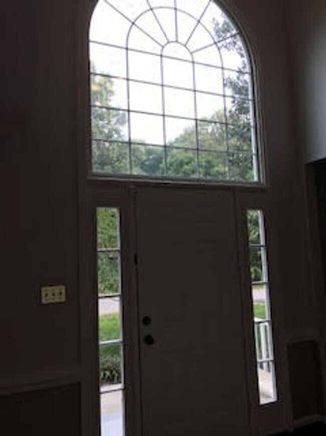 Foto del edificio - 13002 Montpelier Ct