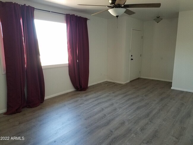Foto del edificio - 6401 E Parkview Dr