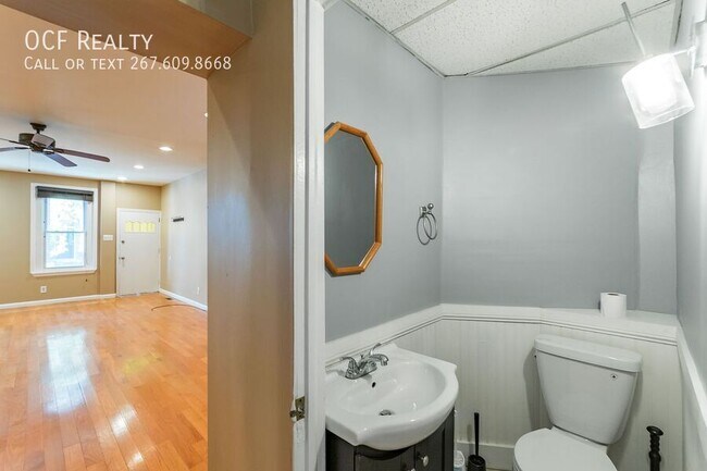 Building Photo - 4651 Sheldon St