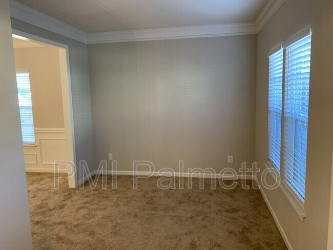 Building Photo - 481 Whispering Oak Cir