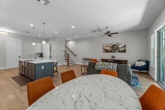 Building Photo - 11 Thorpe Ln