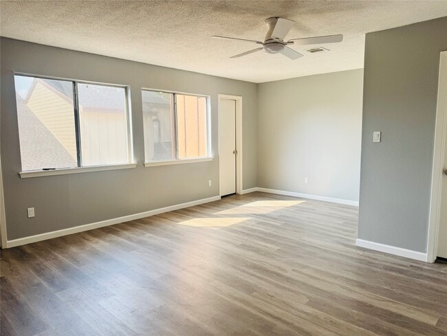 Foto del edificio - 12509 Newbrook Dr