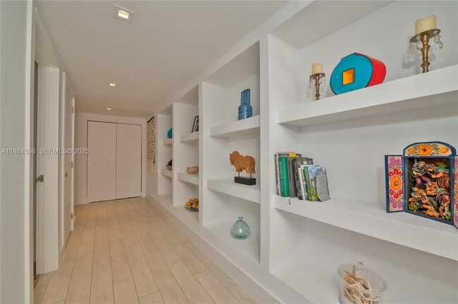 Foto del edificio - 101 Crandon Blvd