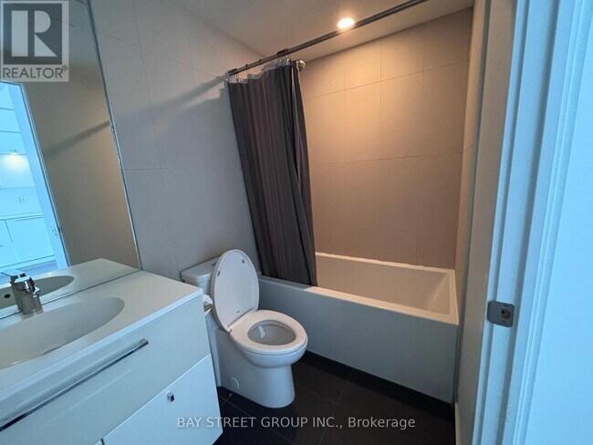 Building Photo - 15 Grenville St