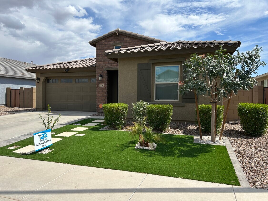 Foto principal - 2241 E Meadowview Ct