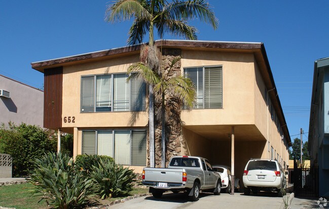 Building Photo - 652 N Hayworth Ave