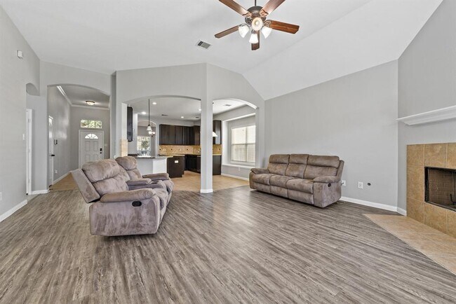 Foto del edificio - 10043 Elkwood Glen Ln