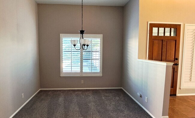 Building Photo - Beautiful 2 Bedroom, 2 Bath Single Story Home