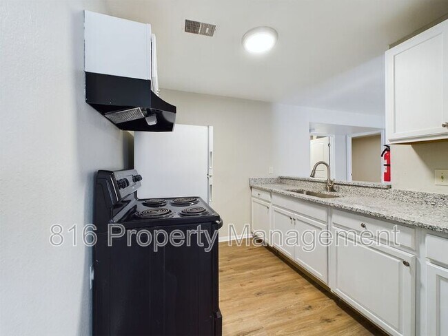 Foto del edificio - 5722 Norton Ave