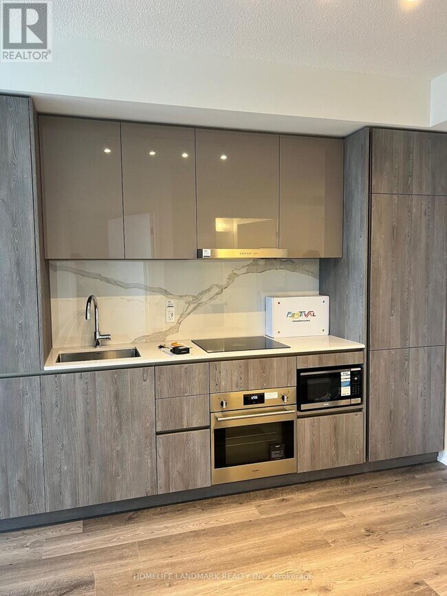 Building Photo - 8 Interchange Wy