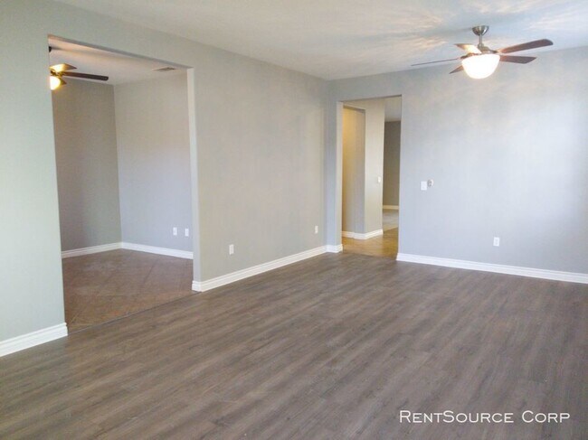 Building Photo - 3 Bedroom Home For Rent in West Lancaster