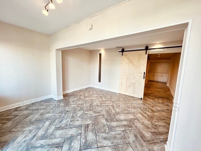 Building Photo - 216 5th Ave N