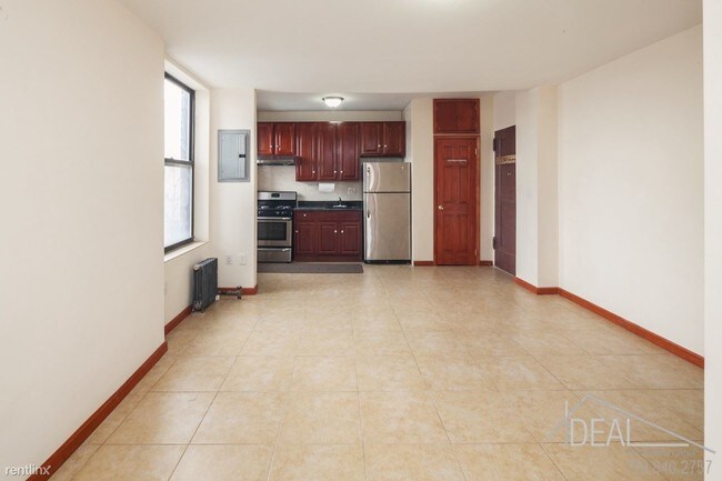 Building Photo - 816 56th St