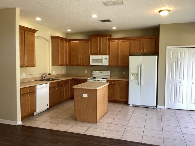 Foto del edificio - 1419 Hunterman Ln