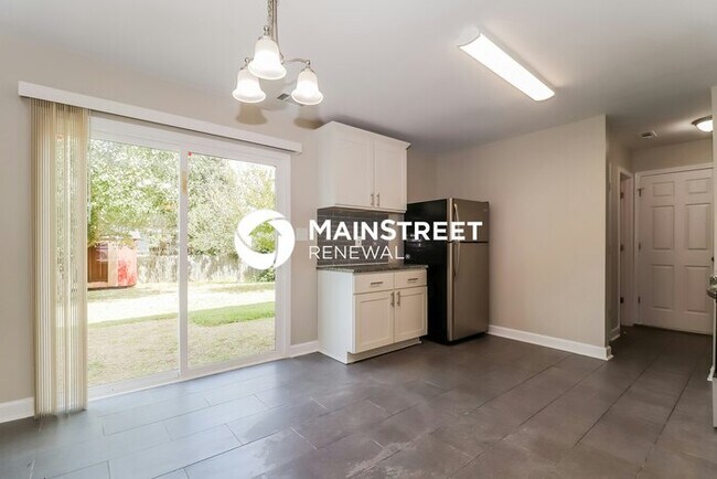Foto del edificio - 3 Bedroom Pet-Friendly Home in CONCORD, NC...
