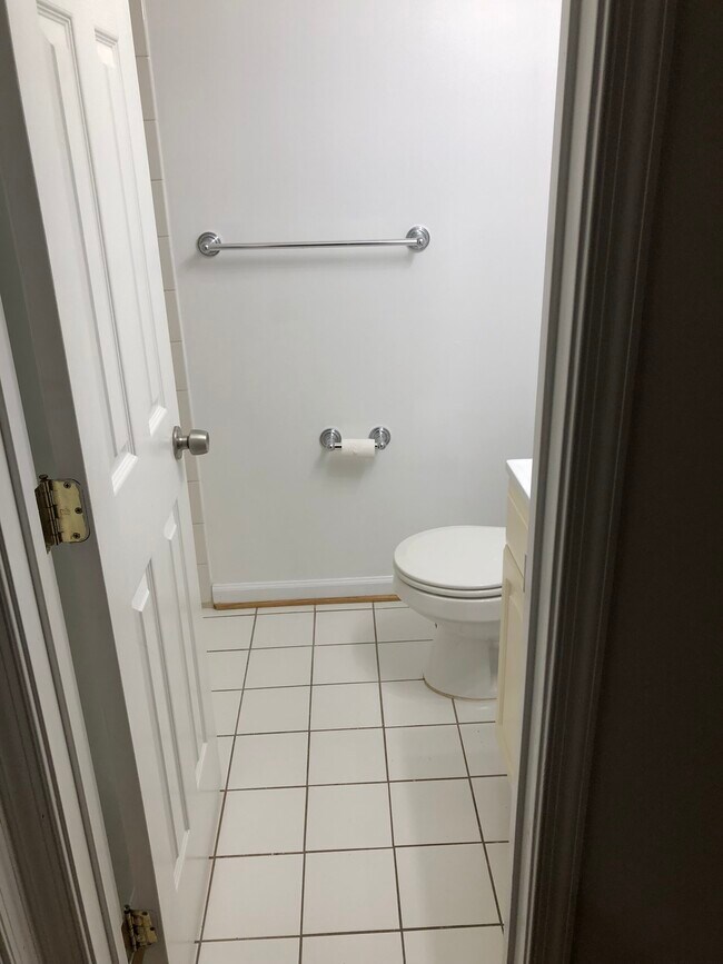 Bathroom - 516 T St NW