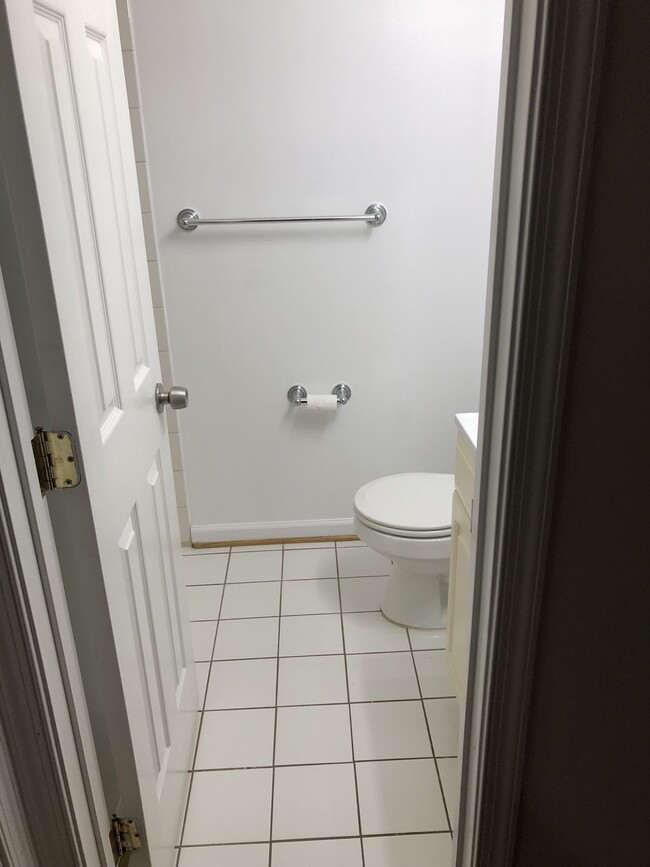Bathroom - 516 T St NW