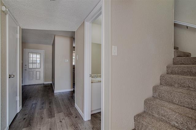 Building Photo - 836 NW Summercrest Blvd
