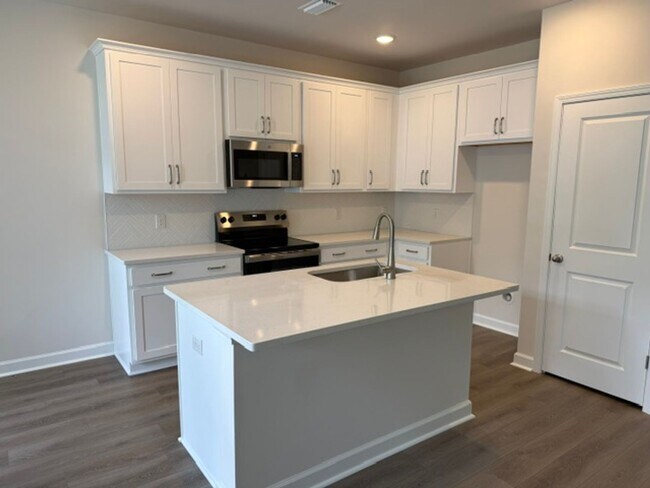 Foto del edificio - 3 Bedroom 2.5 Bathroom Townhouse in Windward Village - Summerville