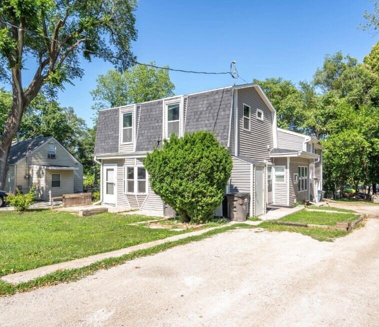 Primary Photo - Spacious 4-Bedroom Multiplex Rental with 2...