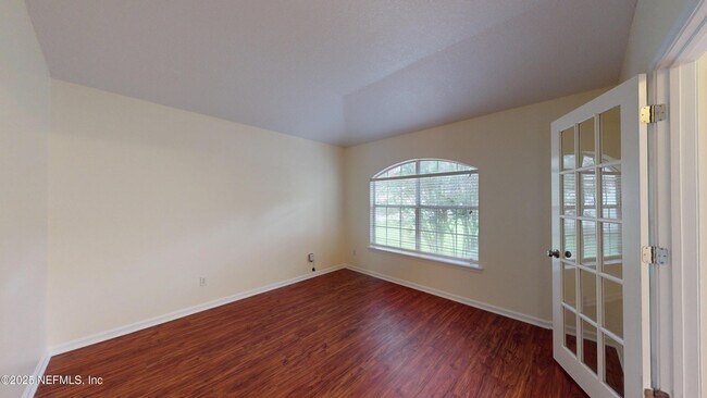 Building Photo - 440 Crescent Pond Dr