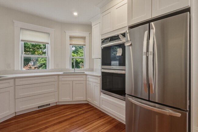 Building Photo - 311 N Harvard St