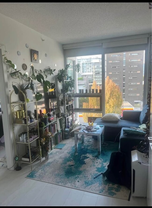 Building Photo - 180 2nd Av E