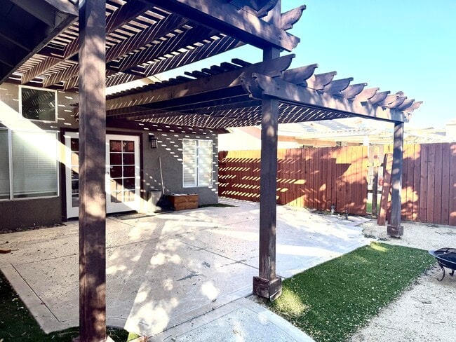 Building Photo - 80409 Windsong Way