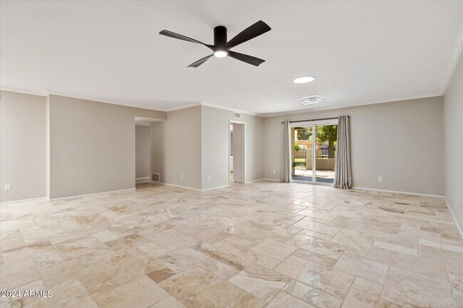 Foto del edificio - 8878 N 82nd Ln