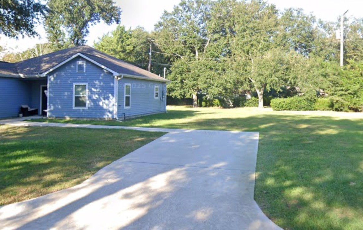 Foto del edificio - 490 Enfield Ln