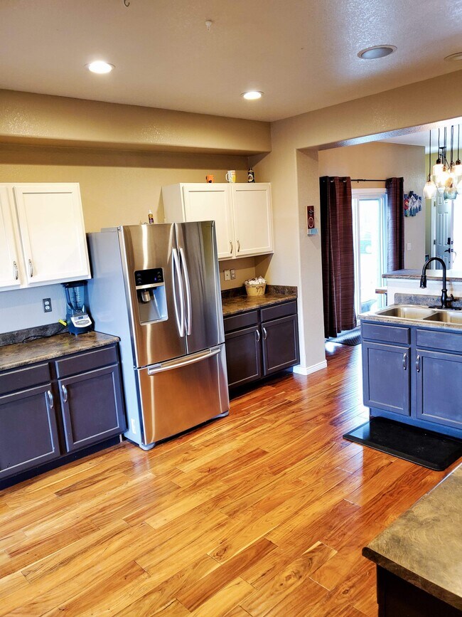 Foto del edificio - 6419 Silverwind Cir