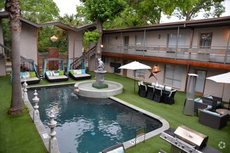 Building Photo - The Villa's
