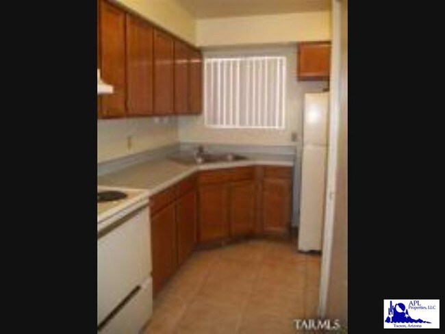Building Photo - 1311 N Gila St