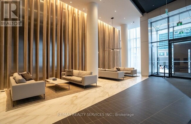 Photo du bâtiment - 3900 Confederation Pkwy