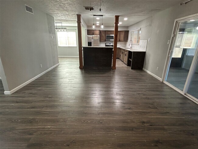 Foto del edificio - 8523 Riverside Walk Ln