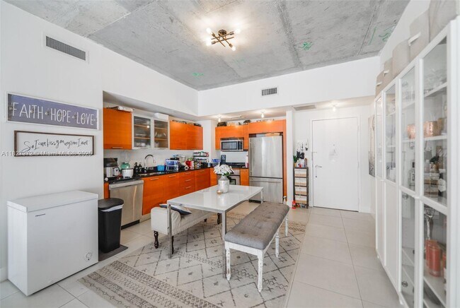 Foto del edificio - 3470 E Coast Ave