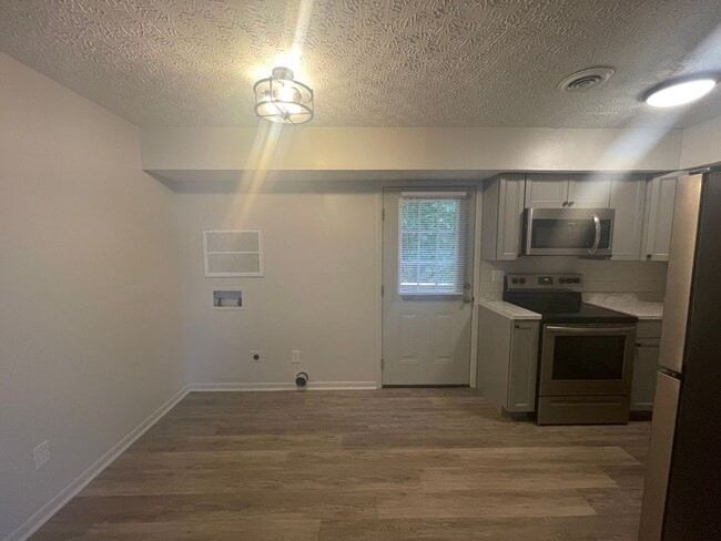 Building Photo - Townhouse  for Rent