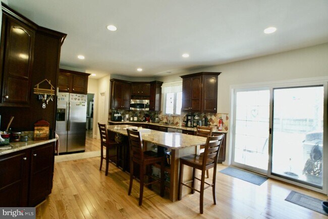 Building Photo - 209 Fairfield Dr