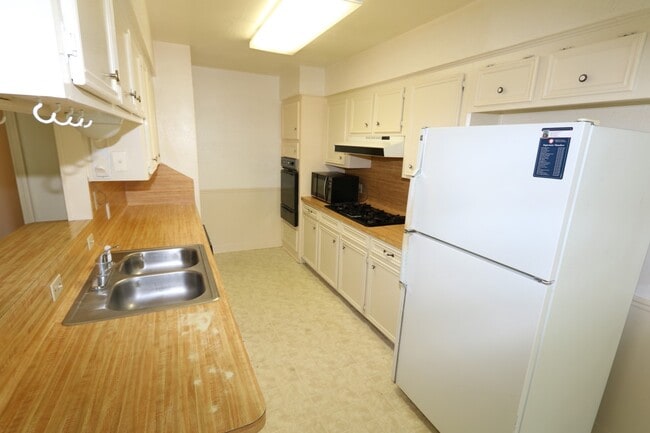 Building Photo - 5339 Lincoln Town Dr
