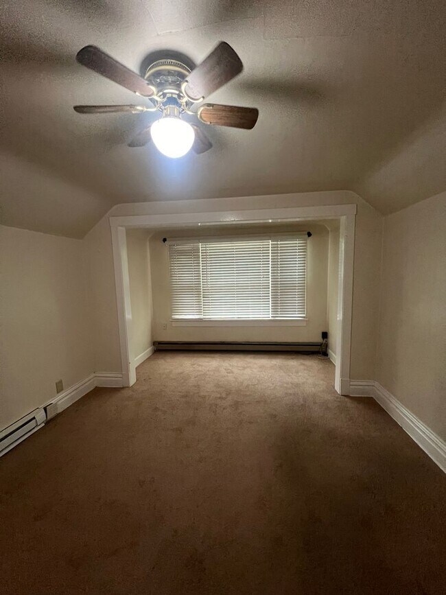 Building Photo - Charming duplex centrally located in North...