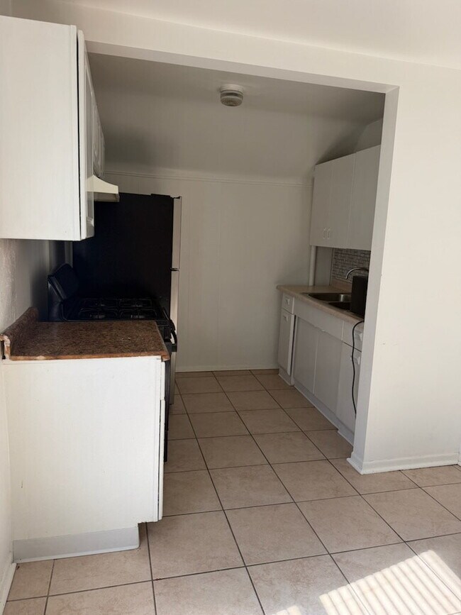 Foto del edificio - Spacious 2 Bed / 1 Bath Available Now