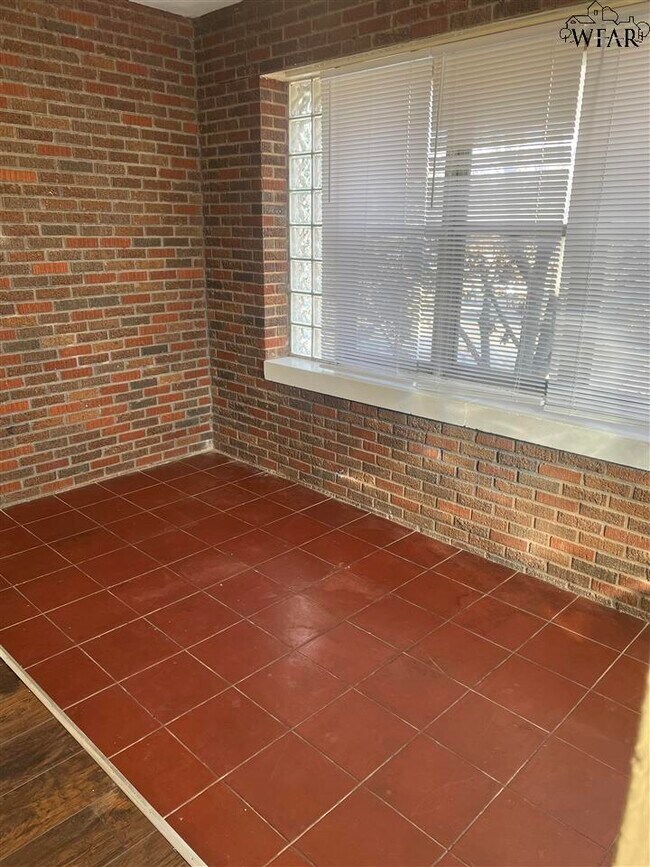 Building Photo - 1821 9th St