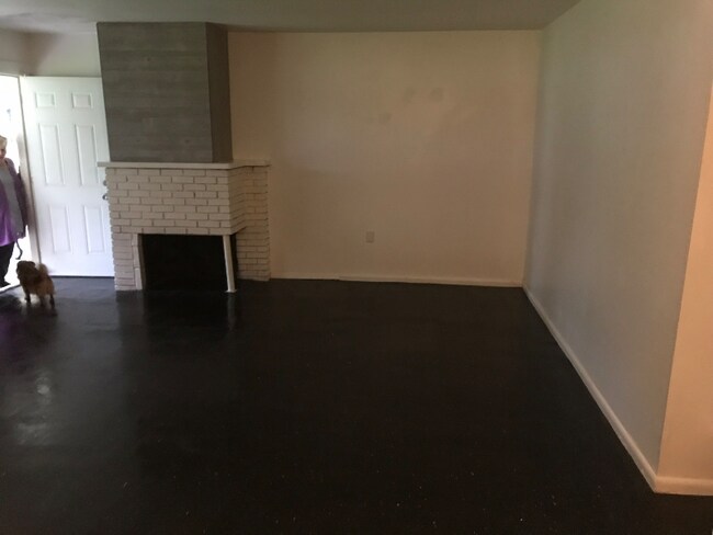 Foto del edificio - 129 Hilltop Cir