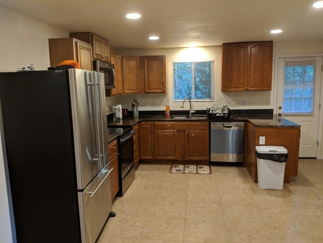 Building Photo - 6001 6th Ave SE