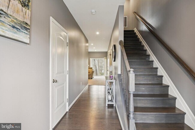 Foto del edificio - 1306 Hawk Hollow Dr